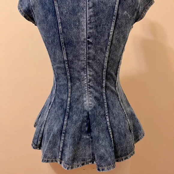 New Guess light denim cut out top - Picture 5 of 5
